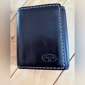 Men’s Fossil Leather trifold wallet
